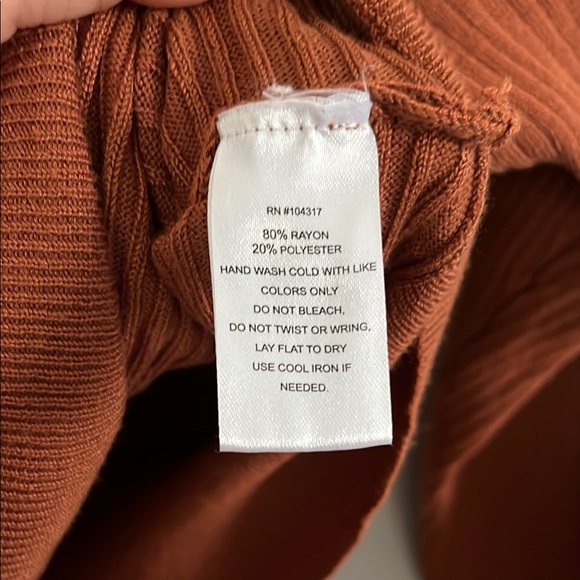 Rust V-Neck Ribbed Sweater - Picture 5 of 6